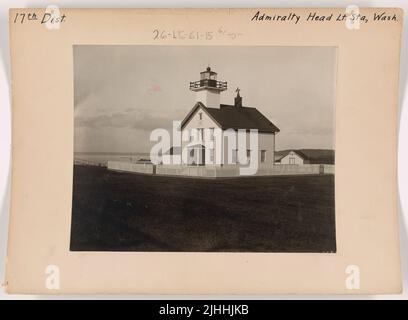 WA - Ammiragliato Capo. Stazione faro di Admiralty Head, Washington. Foto Stock