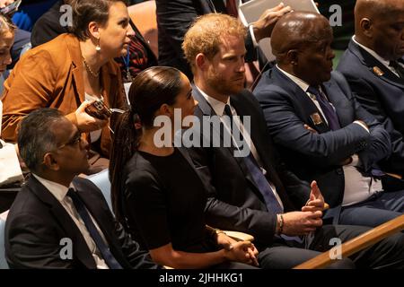 New York, New York, Stati Uniti. 18th luglio 2022. Il principe Harry, il duca del Sussex e Meghan, la duchessa del Sussex partecipano alla celebrazione della Giornata Internazionale di Nelson Mandela presso la sede delle Nazioni Unite. Il Premio delle Nazioni Unite Nelson Mandela 2020 assegnato alla signora Marianna V. Vardinoyannis di Grecia e al Dr. Morissanda Kouyate di Guinea. (Credit Image: © Lev Radin/Pacific Press via ZUMA Press Wire) Foto Stock