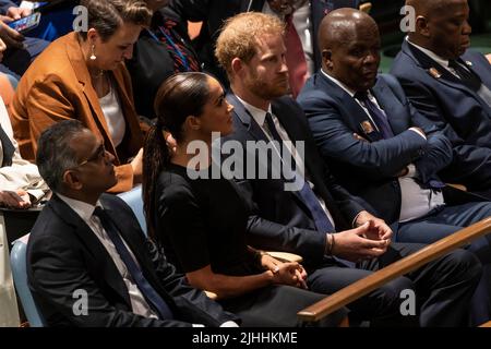 New York, New York, Stati Uniti. 18th luglio 2022. Il principe Harry, il duca del Sussex e Meghan, la duchessa del Sussex partecipano alla celebrazione della Giornata Internazionale di Nelson Mandela presso la sede delle Nazioni Unite. Il Premio delle Nazioni Unite Nelson Mandela 2020 assegnato alla signora Marianna V. Vardinoyannis di Grecia e al Dr. Morissanda Kouyate di Guinea. (Credit Image: © Lev Radin/Pacific Press via ZUMA Press Wire) Foto Stock