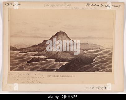 CA - Farallon. South Farallones Island Light House, California. Guardando se, distanza 800 yarde. Foto Stock