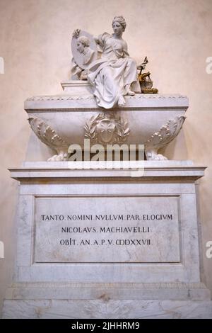 Tomba monumentale di Niccolò Machiavelli 1787 di Innocenzo Spinazzi nella Basilica di Santa Croce Firenze Italia Foto Stock