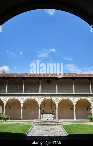 Il secondo Chiostro della Chiesa di Santa Croce Firenze Foto Stock