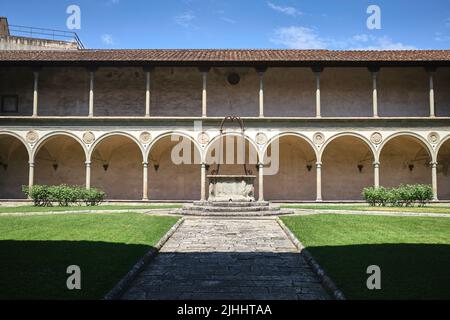 Il secondo Chiostro della Chiesa di Santa Croce Firenze Foto Stock