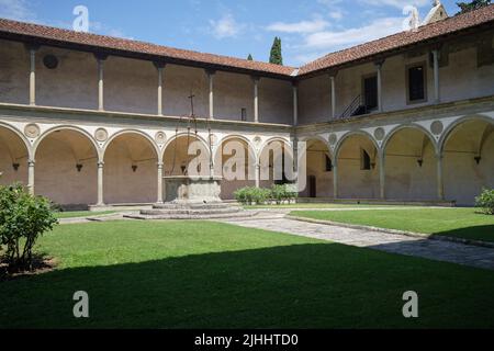 Il secondo Chiostro della Chiesa di Santa Croce Firenze Foto Stock