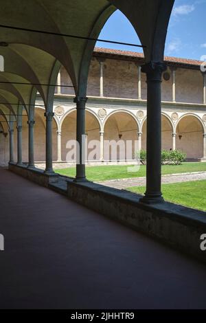 Il secondo Chiostro della Chiesa di Santa Croce Firenze Foto Stock