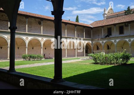 Il secondo Chiostro della Chiesa di Santa Croce Firenze Foto Stock