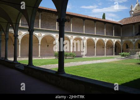 Il secondo Chiostro della Chiesa di Santa Croce Firenze Foto Stock