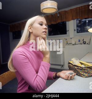 Agnetha Fältskog. Cantante. Membro del gruppo pop ABBA. Nato nel 1950. Qui è raffigurato il 1970 in occasione di un tour in Svezia con lo spettacolo Agnetha Fältskogs. Foto Stock