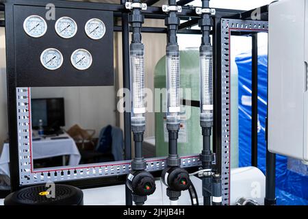 Impianto di depurazione dell'acqua in laboratorio. Ricerca dell'acqua. Laboratorio. Foto Stock