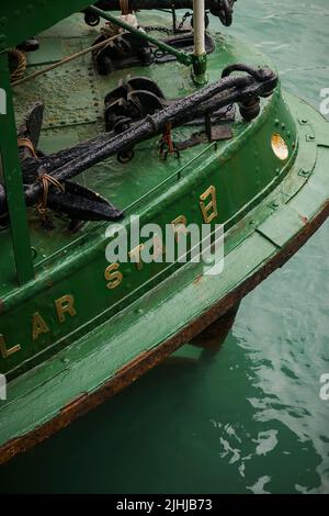 Dettaglio dell'ancora ancorata al ponte della 'Star Solare', una delle flotte Star Ferry, Tsim Sha Tsui, Kowloon, Hong Kong, 2007 Foto Stock