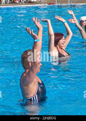 Animazione in piscina presso un hotel, Taurito, Grand Canary, Isole Canarie, Spagna, Europa Foto Stock