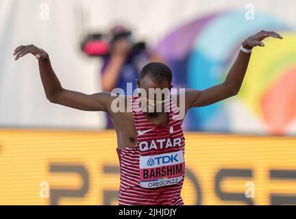 Eugene, Stati Uniti. 18th luglio 2022. Mutaz Essa Barshim del Qatar festeggia durante la finale maschile di salto in alto al World Athletics Championships Oregon22 a Eugene, Oregon, Stati Uniti, 18 luglio 2022. Credit: Wang Ying/Xinhua/Alamy Live News Foto Stock