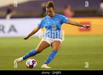 Manchester, Inghilterra, 18th luglio 2022. Arianna Caruso in Italia durante la partita UEFA Women's European Championship 2022 all'Academy Stadium di Manchester. Il credito dovrebbe essere: Darren Staples / Sportimage Foto Stock