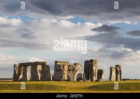 Tramonto a Stonehenge, Wiltshire, Inghilterra Foto Stock