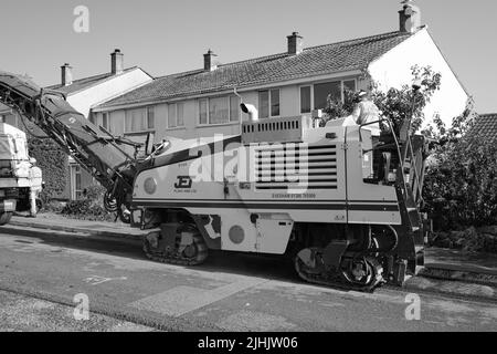 Cormac Groundworks relaying strada asfaltata Foto Stock