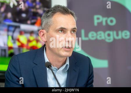 Il nuovo CEO della Pro League Lorin Parys ha illustrato durante la conferenza stampa Deloitte Belgium per presentare i risultati dello studio sull'impatto socioeconomico della Pro League sull'economia belga, alla squadra di calcio BX di Bruxelles, martedì 19 luglio 2022. Con una valutazione dell'impatto della crisi del Covid sul calcio belga e un'analisi del modo in cui la Pro League e i suoi club contribuiscono all'economia belga attraverso le relative spese, la creazione di posti di lavoro e contributi fiscali, e del modo in cui restituiranno alla società attraverso progetti sociali. BELGA FOTO KATIM KAGHAT Foto Stock