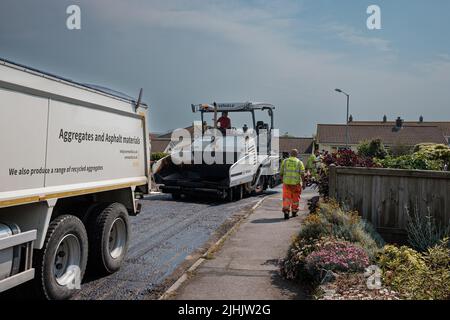 Cormac Groundworks relaying strada asfaltata Foto Stock