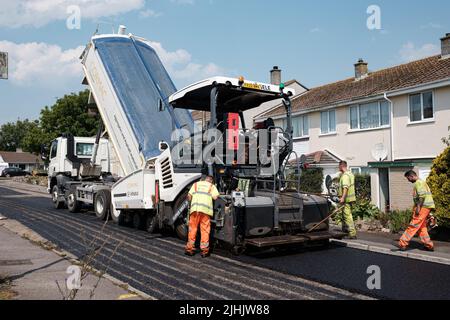 Cormac Groundworks relaying strada asfaltata Foto Stock