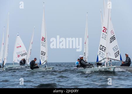 Kiel, Germania, settembre 2021 regata di vela della classe ILCA laser junior nel fiordo esterno Kiel durante la settimana Kiel 2021 Foto Stock