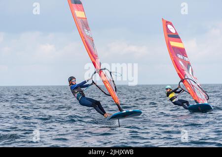 Kiel, Germania, settembre 2021 regata di vela dei surfisti di alga nella baia di Kiel al largo di Kiel-Schilksee Foto Stock