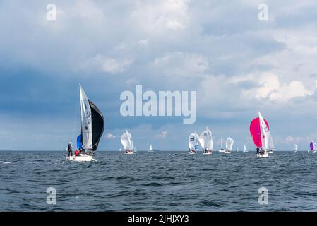 Kiel, Germania, settembre 2021 J70 regata di vela di classe, un keelboat, nel fiordo esterno al largo di Strande Foto Stock