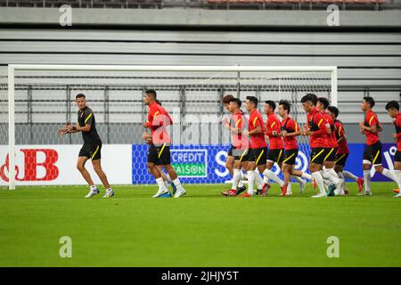 TOYOTA CITY, 19 luglio 2022 (Xinhua) -- i giocatori della Cina partecipano ad una sessione di addestramento prima del 2022 EAFF (Federazione Est Asiatica di Calcio) e-1 Campionato di calcio contro la Corea del Sud al Toyota Stadium a Toyota City nella prefettura di Aichi, Giappone, 19 luglio 2022. (Xinhua/Zhang Xiaoyu) Foto Stock