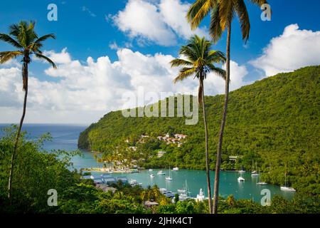 Vista in elevazione di Marigot Bay, Santa Lucia, West Indies Foto Stock