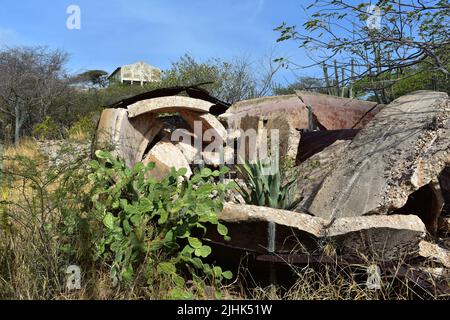 Rovine e macerie di Balashi Gold Mills sul paesaggio di Aruba. Foto Stock