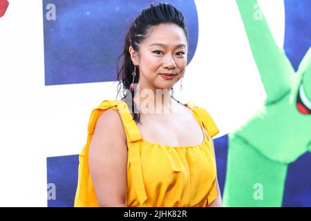HOLLYWOOD, LOS ANGELES, CALIFORNIA, USA - 18 LUGLIO: Stephanie Hsu arriva al 'Nope' della prima mondiale delle immagini universali tenuto al TCL Chinese Theatre IMAX il 18 luglio 2022 a Hollywood, Los Angeles, California, Stati Uniti. (Foto di Xavier Collin/Image Press Agency) Foto Stock
