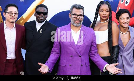 Hollywood, Stati Uniti. 18th luglio 2022. HOLLYWOOD, LOS ANGELES, CALIFORNIA, USA - 18 LUGLIO: Steven Yeun, Daniel Kaluuya, Jordan Peele, Keke Palmer e Brandon Perea arrivano al 'Nope', prima mondiale delle Universal Pictures, tenuto presso il TCL Chinese Theatre IMAX il 18 luglio 2022 a Hollywood, Los Angeles, California, Stati Uniti. (Foto di Xavier Collin/Image Press Agency) Credit: Image Press Agency/Alamy Live News Foto Stock