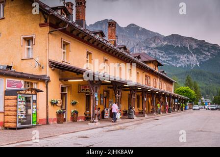 Stazione degli autobus. Cortina Autostazione. Cortina d'Ampezzo, Provincia di Belluno, Veneto, Italia, Europa. Foto Stock