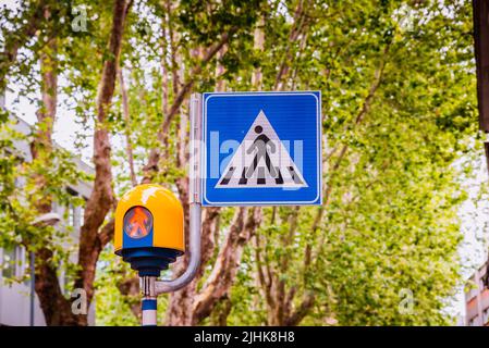 Cartello di attraversamento pedonale. Trento ,Trentino, Trentino-Alto Adige/Südtirol, Italia, Europa Foto Stock
