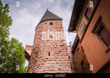 Torre Verde - Torre Verde, eretta nel 1450, fu costruita sulle rive del vecchio letto del fiume. Il letto dell'Adige fu deviato durante il 19th centur Foto Stock