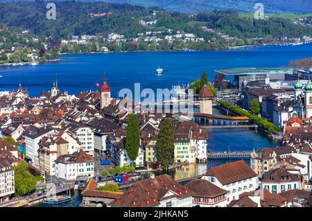 La più bella e romantica città e destinazione turistica in Svizzera - Luzerne. Foto Stock