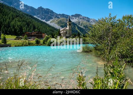 Chiesa di San Gertrude a Sulden (Solda), città di Vinschgau, Alpi Orientali, Alto Adige, Italia. Foto Stock