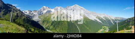 Vista panoramica sulle Alpi di Cevedale, Königspitze, Zebru, Ortler, Val di Solda, Alpi Orientali, Alto Adige, Italia. Foto Stock