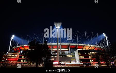 Melbourne, Australia, 19 luglio 2022. Melbourne, Australia, 19/07/2022, Manchester United vs Crystal Palace at Melbourne Cricket Ground (MCG) il 19 luglio 2022. La MCG si accende nei colori della squadra del Manchester United prima della partita. Credit: Corleve/Alamy Stock Photo Foto Stock