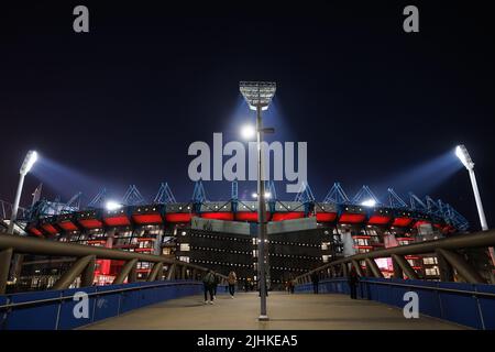 Melbourne, Australia, 19 luglio 2022. Melbourne, Australia, 19/07/2022, Manchester United vs Crystal Palace at Melbourne Cricket Ground (MCG) il 19 luglio 2022. La MCG si accende nei colori della squadra del Manchester United prima della partita. Credit: Corleve/Alamy Stock Photo Foto Stock
