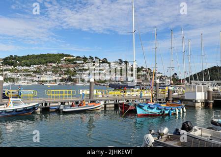 Kingswear visto da Dartmouth, Devon, Inghilterra, Regno Unito Foto Stock