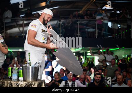 Swansea, Regno Unito. 16 luglio 2022. Il boxer professionista britannico Tyson Fury apparve nella sua festa post-evento a Swansea, nel Galles del Sud Foto Stock