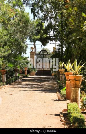 Cartagena, Murcia, Spagna - 18 luglio 2022: Bei giardini di Casa Beltri a Cartagena Foto Stock