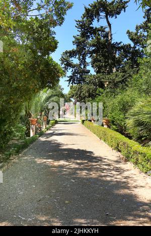 Cartagena, Murcia, Spagna - 18 luglio 2022: Bei giardini di Casa Beltri a Cartagena Foto Stock