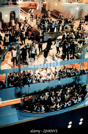 Scialuppa di salvataggio della scena, Titanic, 1997 Foto Stock