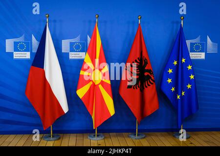 Bruxelles, Belgio. 19th luglio 2022. Il presidente della Commissione europea Ursula von der LEYEN accoglie con favore Petr FIALA, il primo ministro della Repubblica ceca, Edi RAMA, il primo ministro dell'Albania e Dimitar KOVACEVSKI, primo ministro della Macedonia settentrionale, sull'avvio del processo dei negoziati di adesione e sullo screening dell'acquis dell'UE a Bruxelles (Belgio) il 19 luglio; 2022. Credit: ALEXANDROS MICHAILIDIS/Alamy Live News Foto Stock