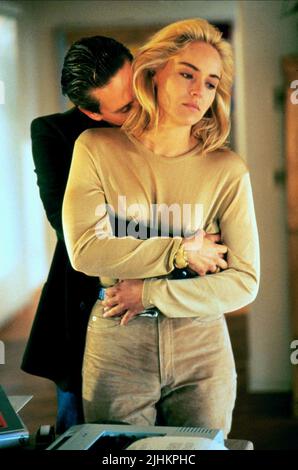 MICHAEL DOUGLAS, Sharon Stone, istinto, 1992 Foto Stock