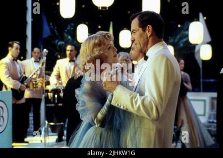 JULIANNE MOORE, Dennis Quaid, lungi dal cielo, 2002 Foto Stock