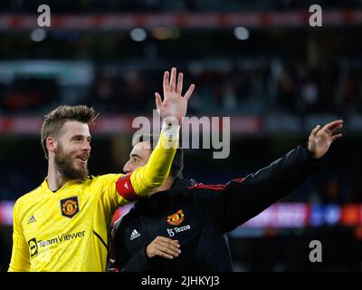 Melbourne, Australia, 19 luglio 2022. David De Gea, portiere del Manchester United, ondeggia con i tifosi dopo il friendly vs Crystal Palace al Melbourne Cricket Ground (MCG) il 19 luglio 2022. Credit: Corleve/Alamy Stock Photo Foto Stock