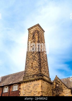 Il vecchio camino caldaia casa e bothy a RHS Bridgewater, a Salford. Greater Manchester. REGNO UNITO Foto Stock