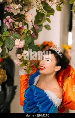 LILY COLLINS, Specchio specchio, 2012 Foto Stock