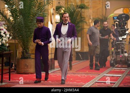 TONY REVOLORI, Ralph Fiennes, il GRAND HOTEL DI BUDAPEST, 2014 Foto Stock